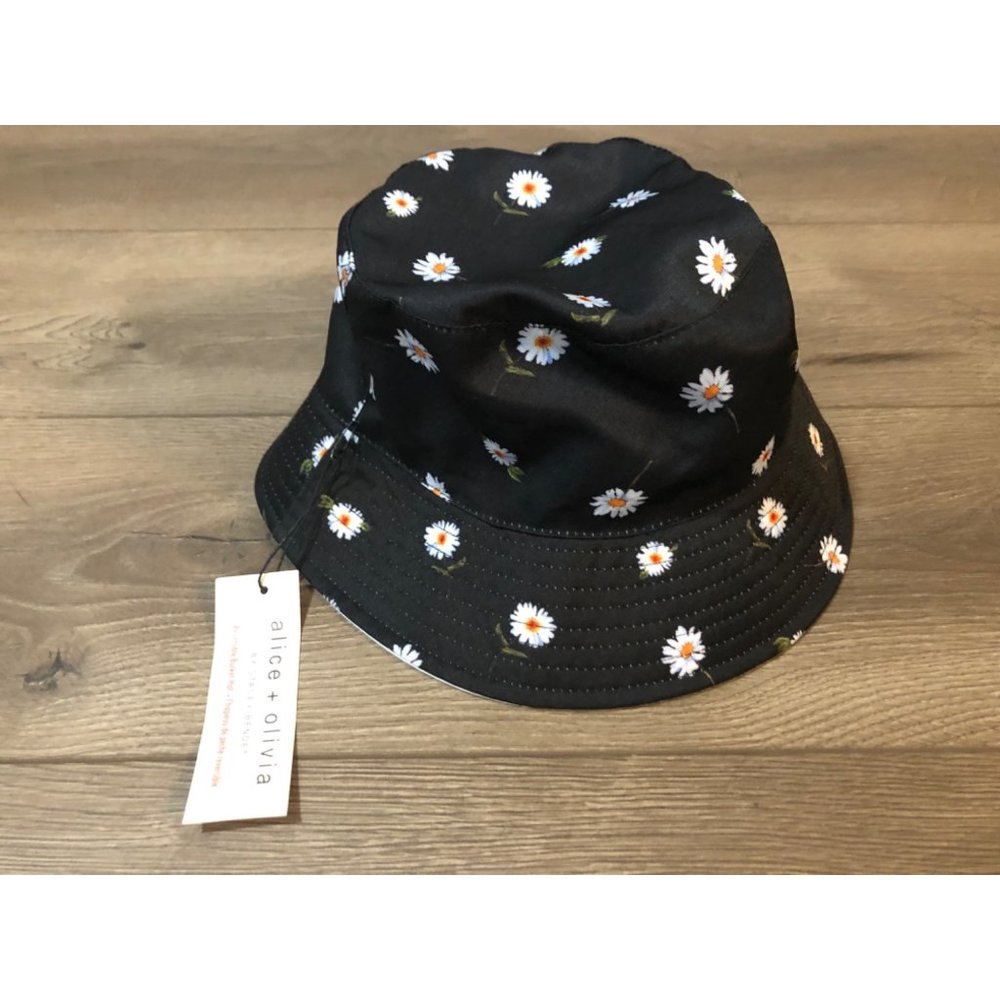 NWT Alice + Olivia floral reversible bucket hat